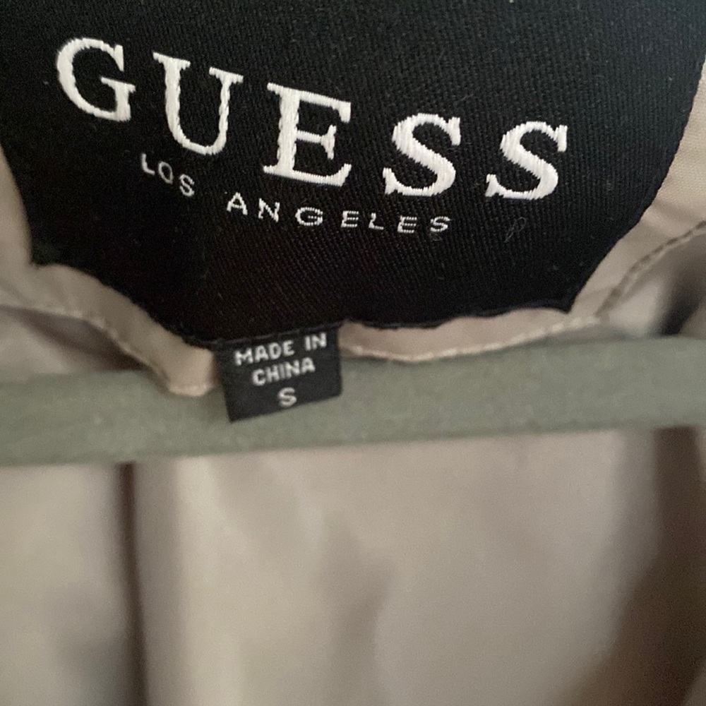 Guess pull over - Picture 2 of 3